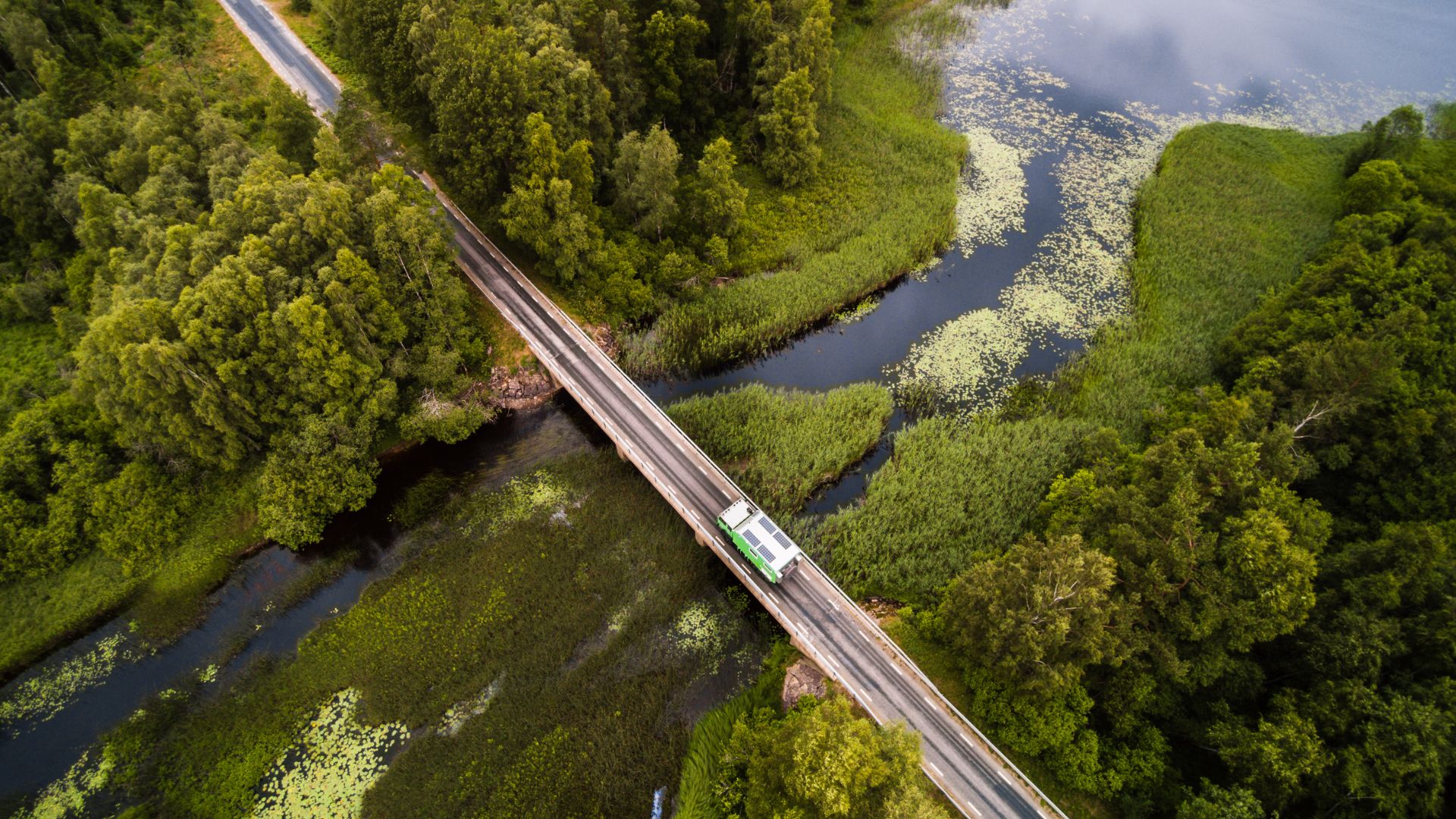 auto tiellä